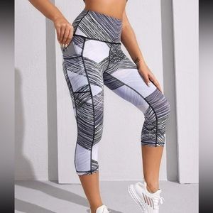 Baby blue Black & White Athletic Capri Leggings with Pockets